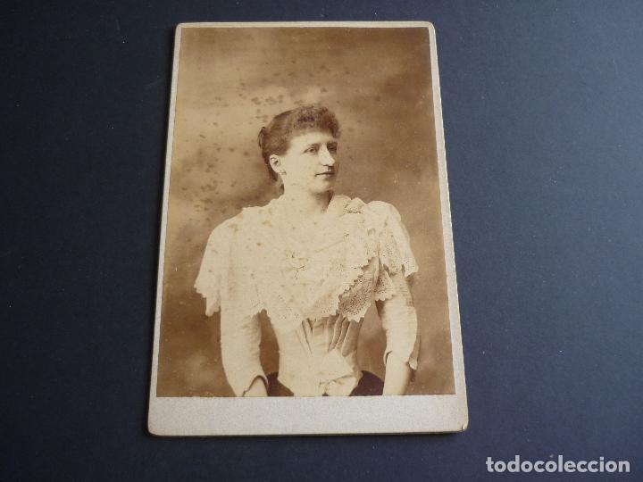 Fotografia antica: RETRATO DE MUJER ANTIGUA ALBUMINA 10,5 X 16,5 CMTS