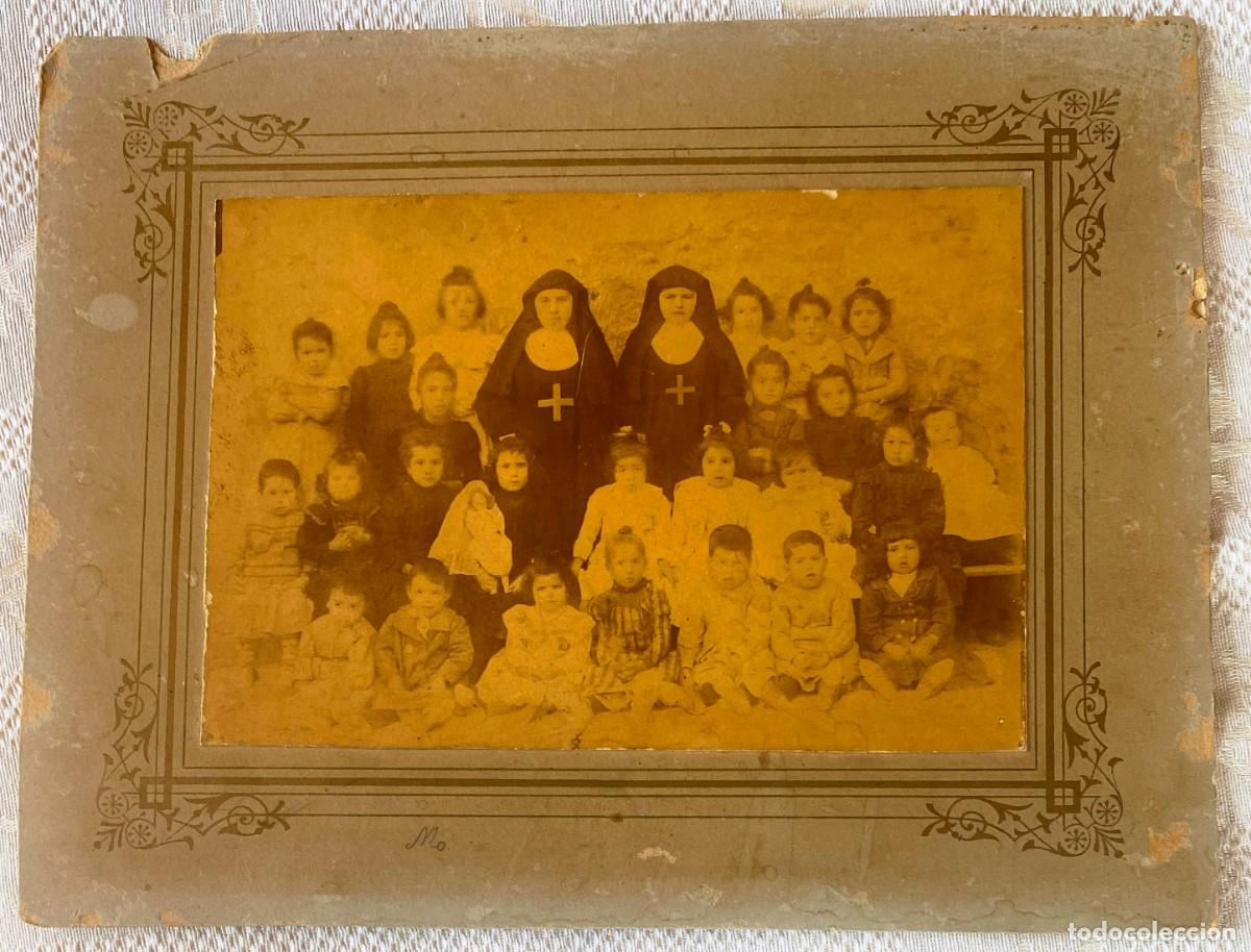 Antique Photography: FOTOGRAFIA ALBUMINA DE NI&Ntilde;OS DE COLEGIO RELIGIOSO, MONJAS, NI&Ntilde;A CON SU MU&Ntilde;ECAS, MIDE 25 X 20 CMS.