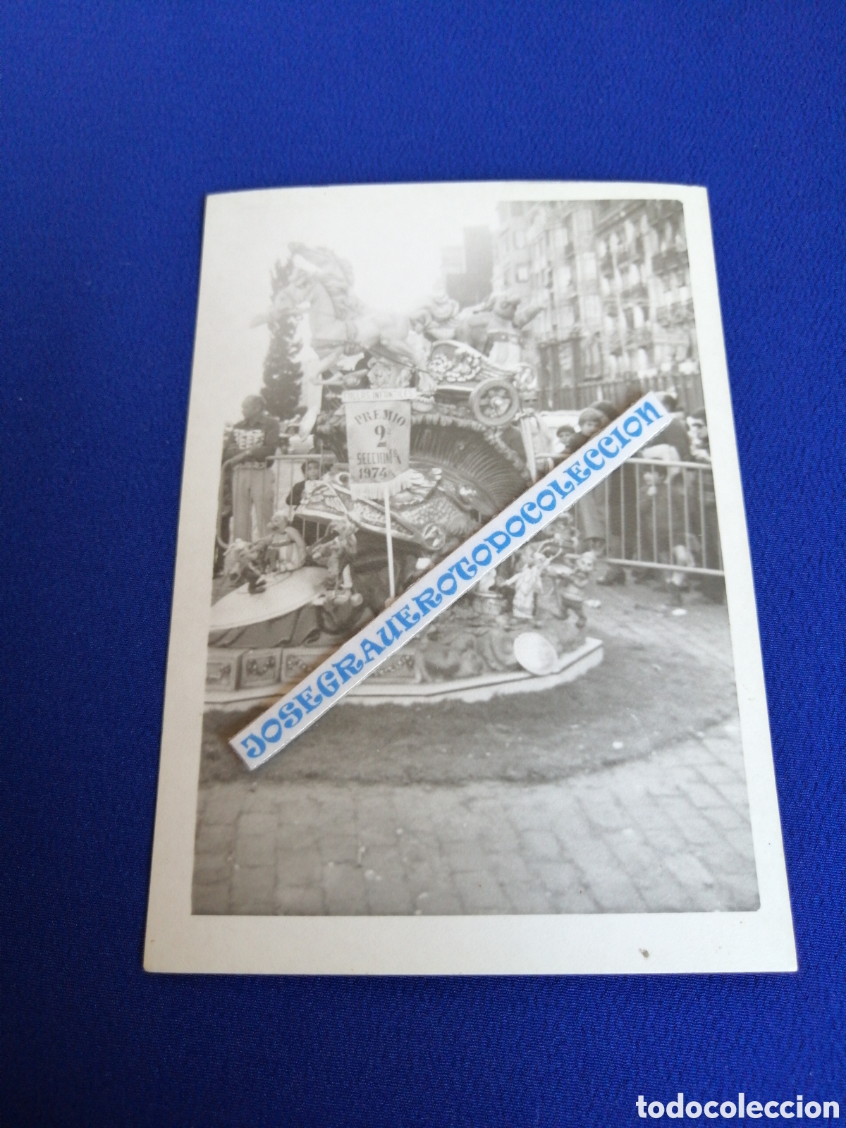 Alte Fotografie: FALLA FERROVIARIA JATIVA A&Ntilde;O 1974 FALLA INFANTIL SEGUNDO PREMIO CON ESTANDARTE FOTOGRAF&Iacute;A ANTIGUA