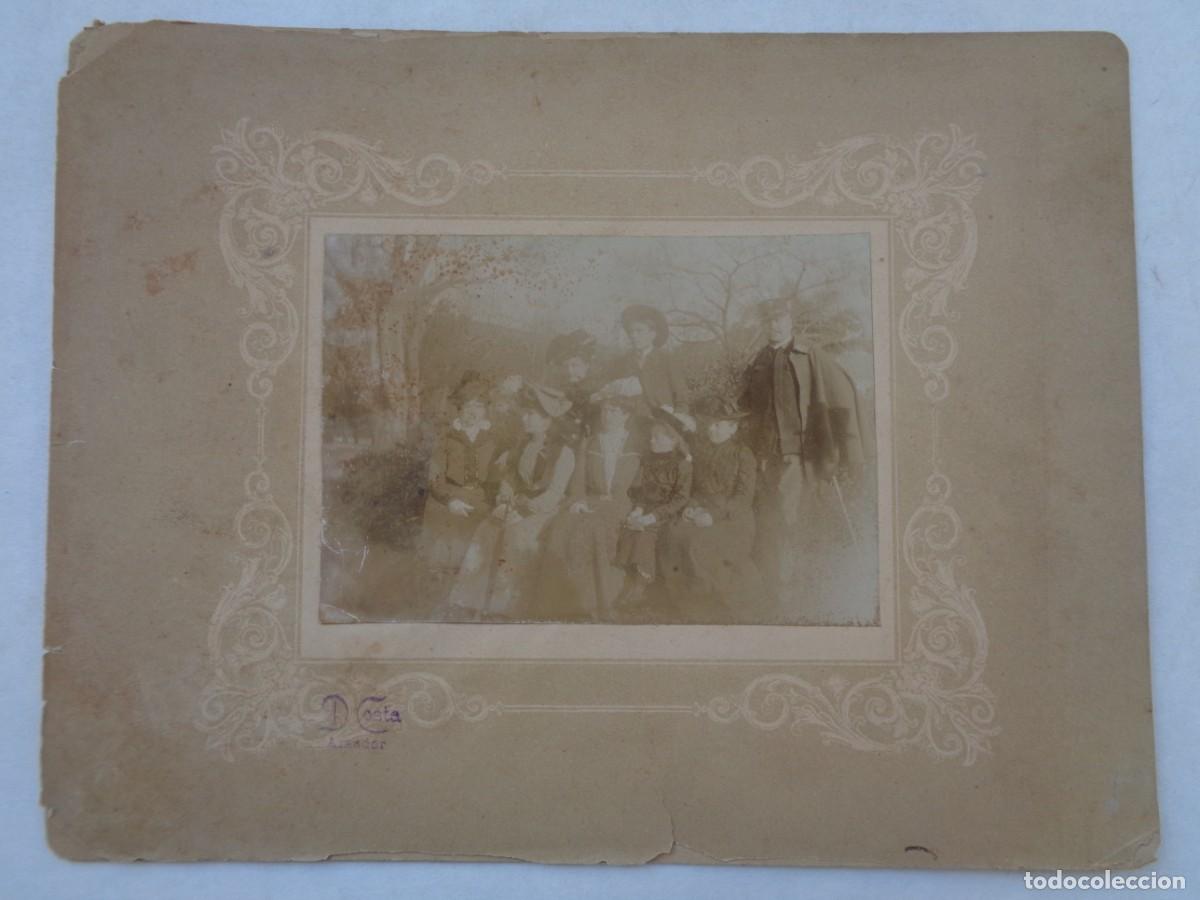 Fotografia antica: FOTO DE MILITAR PORTUGUES Y FAMILIA, SIGLO XIX . DE COSTA AMADOR ..... 17 X 22 CM