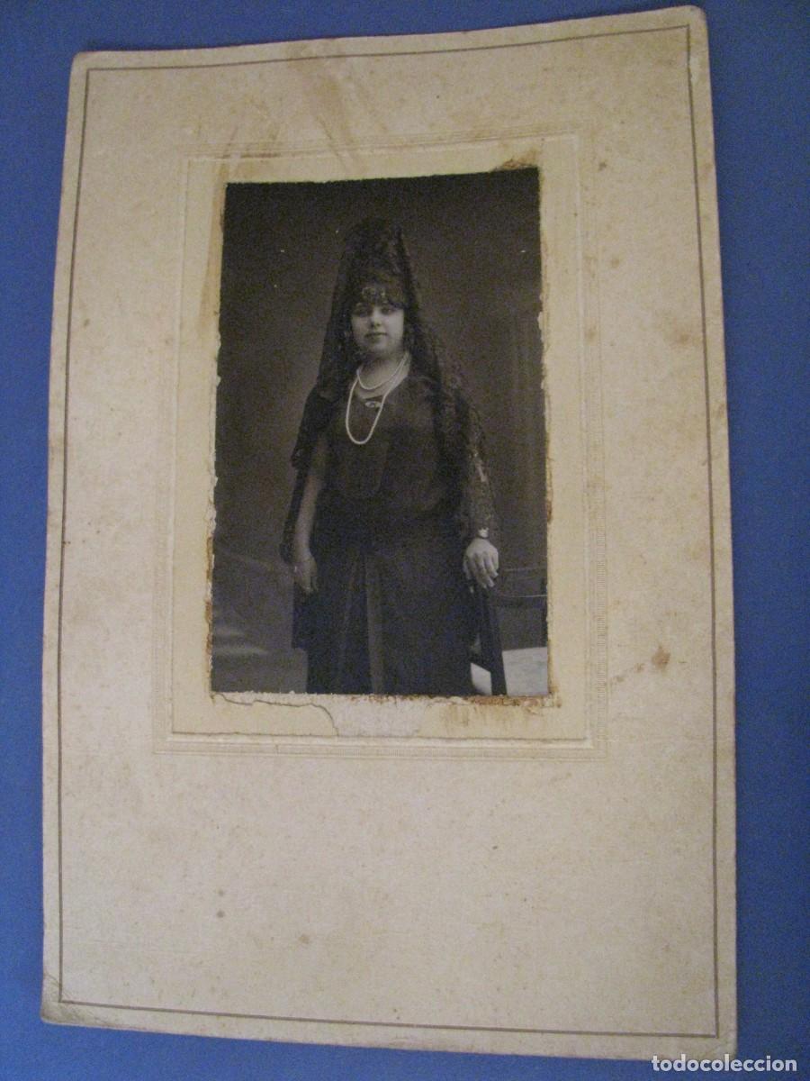 Fotograf&iacute;a antigua: FOTO DE UNA MUJER. MALAGA. SIN SELLO DEL FOTOGRAFO. 14X9 CM. 26X17 CM TOTAL.