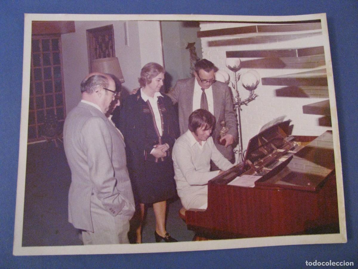 Fotograf&iacute;a antigua: FOTO, FOTOGRAF&Iacute;A DE MANUEL BENITEZ EL CORDOBES TOCANDO PIANO. 20X15 CM.