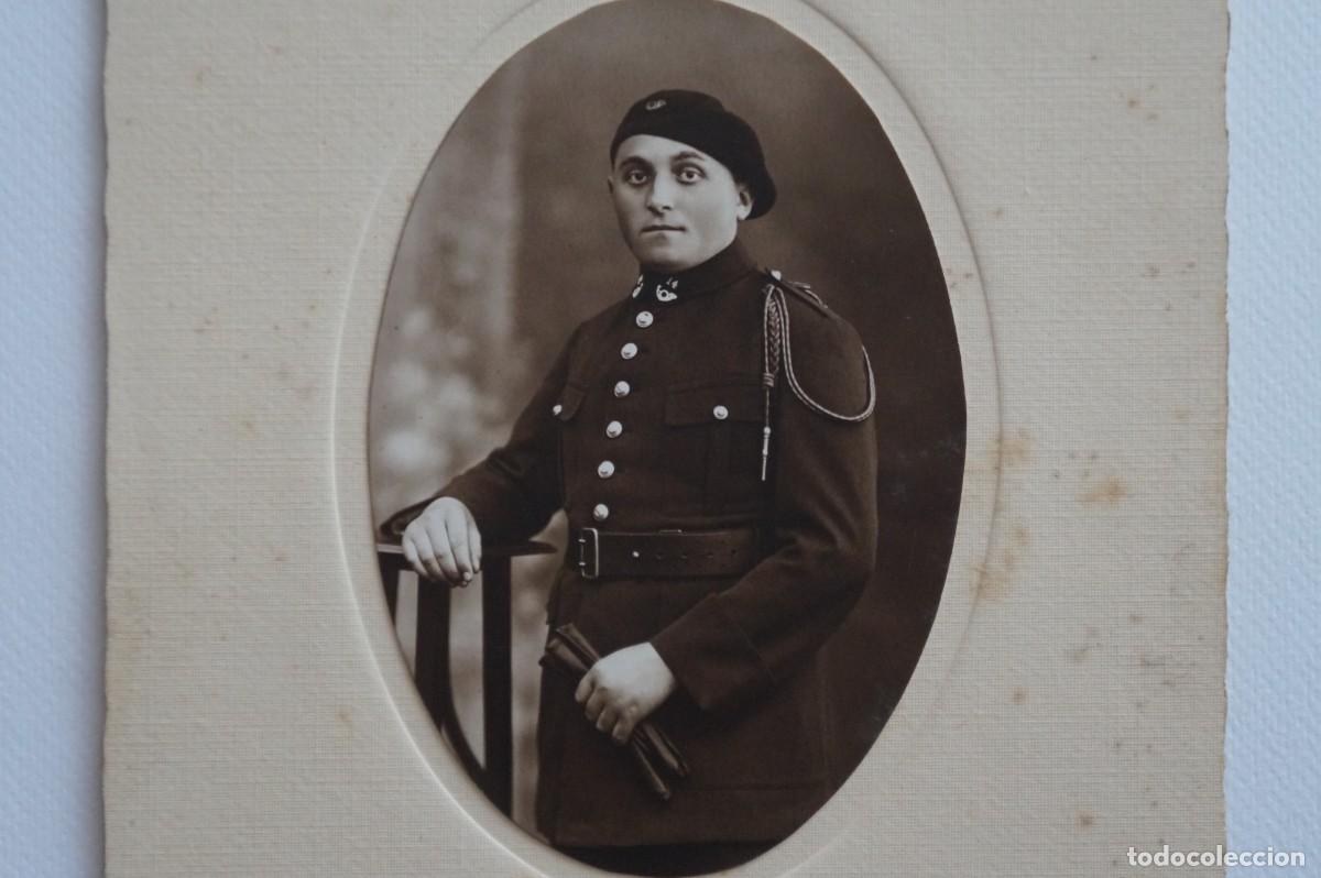 Fotografia antica: Fotograf&iacute;a antigua en blanco y negro. Retrato de un militar.