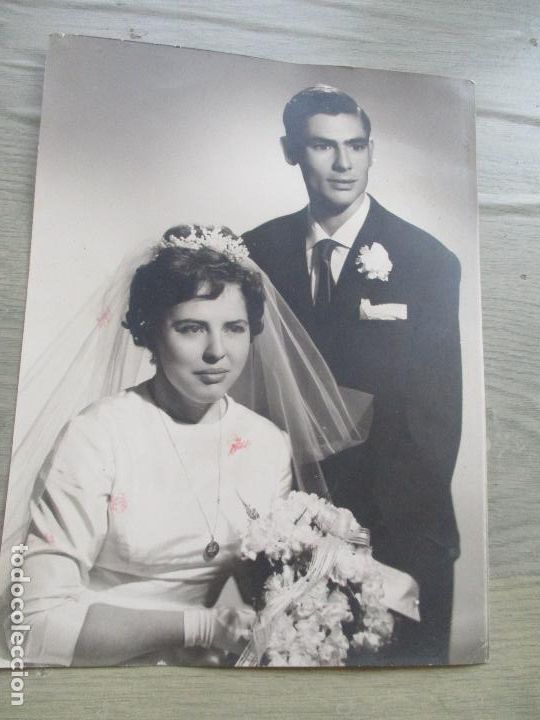Fotografia antica: ANTIGUA FOTOGRAF&Iacute;A DE: RECI&Eacute;N CASADOS-23 X 18 CM. - S/F