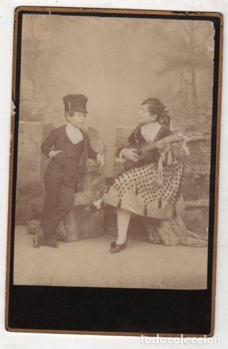 Fotografia antica: FOTOGRAFIA ALBUMINA PAREJA DE NI&Ntilde;OS ATAVIADOS CON TRAJE ANDALUZ.