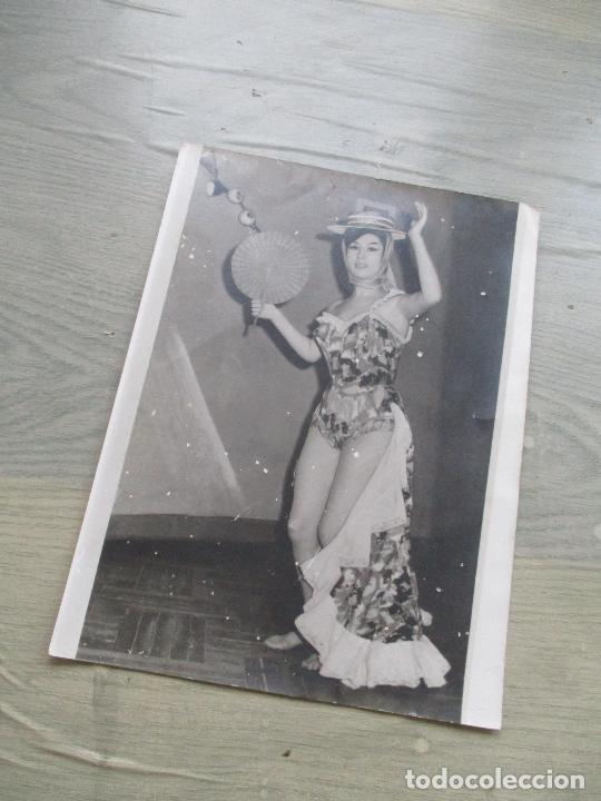 Antique Photography: FOTO DE SE&Ntilde;ORITA ACTUANDO- MIDE 23 X 18 CM. S/F.