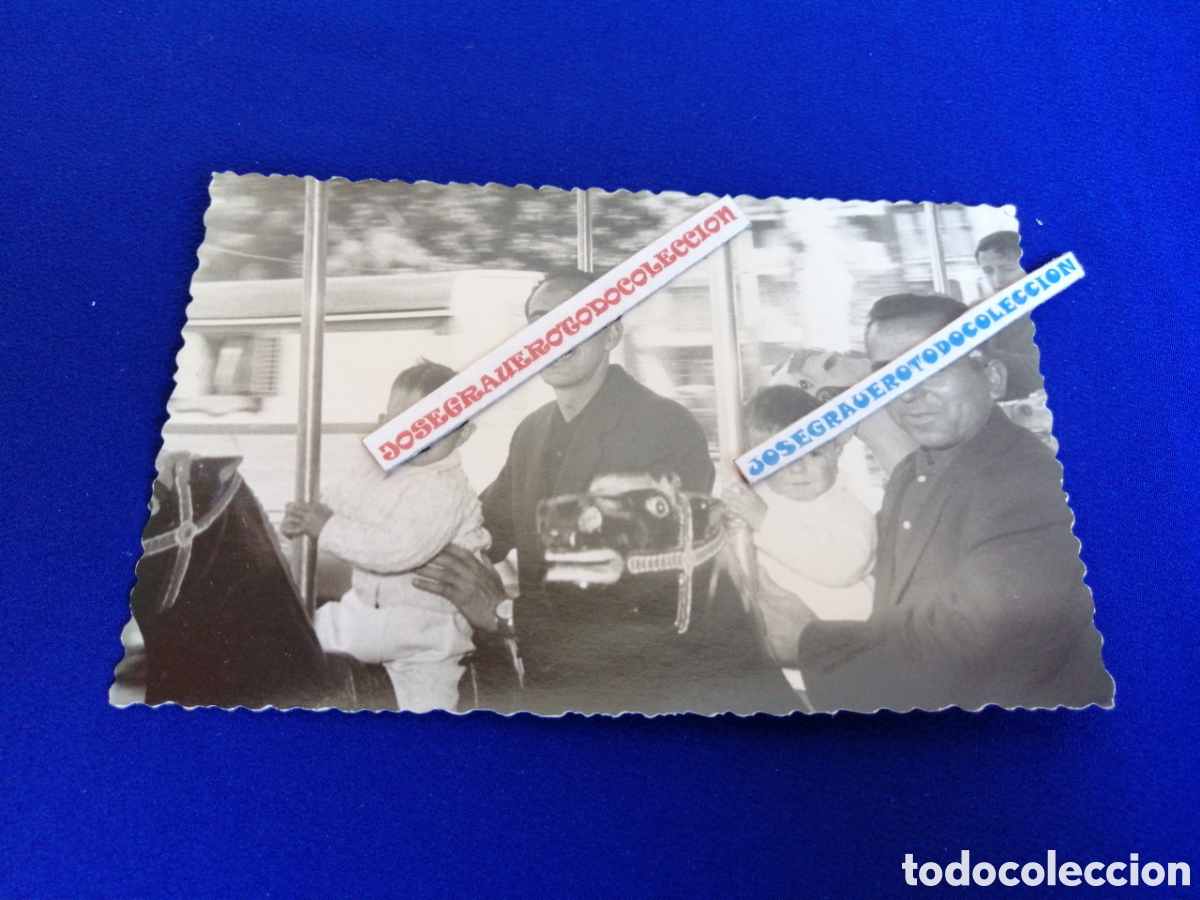 Fotografia antica: FERIA PARQUE DE ATRACCIONES CABALLITOS CON MODELOS FOTOGRAF&Iacute;A ANTIGUA