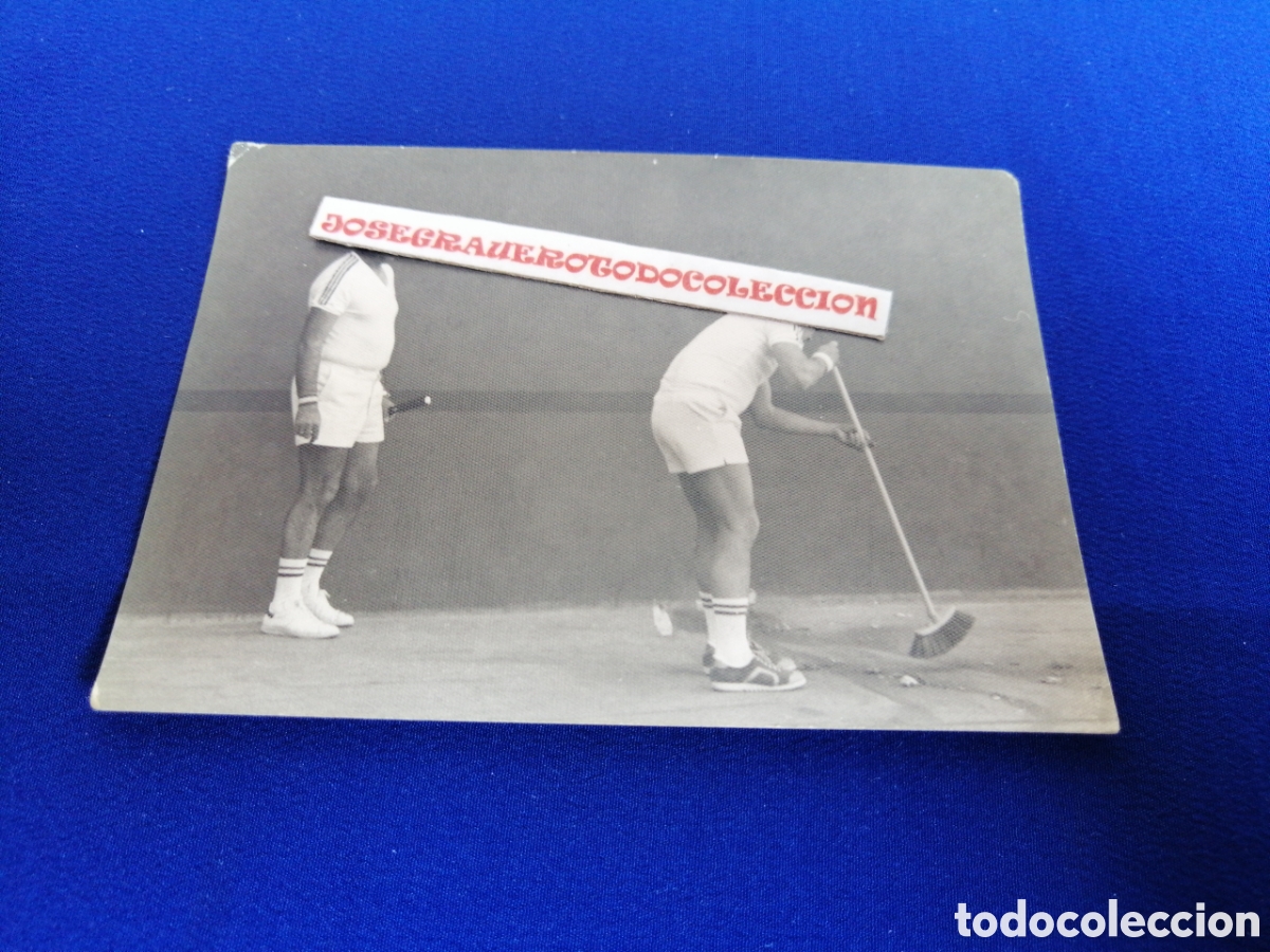 Alte Fotografie: FRONTENIS JUGADORES LIMPIANDO LA PISTA FOTOGRAF&Iacute;A ANTIGUA
