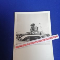 Fotografía antigua: TOUR DE FRANCIA 1957 - PUBLICIDAD MARTINI - FOTOGRAFÍA ANTIGUA NÚMERO 8