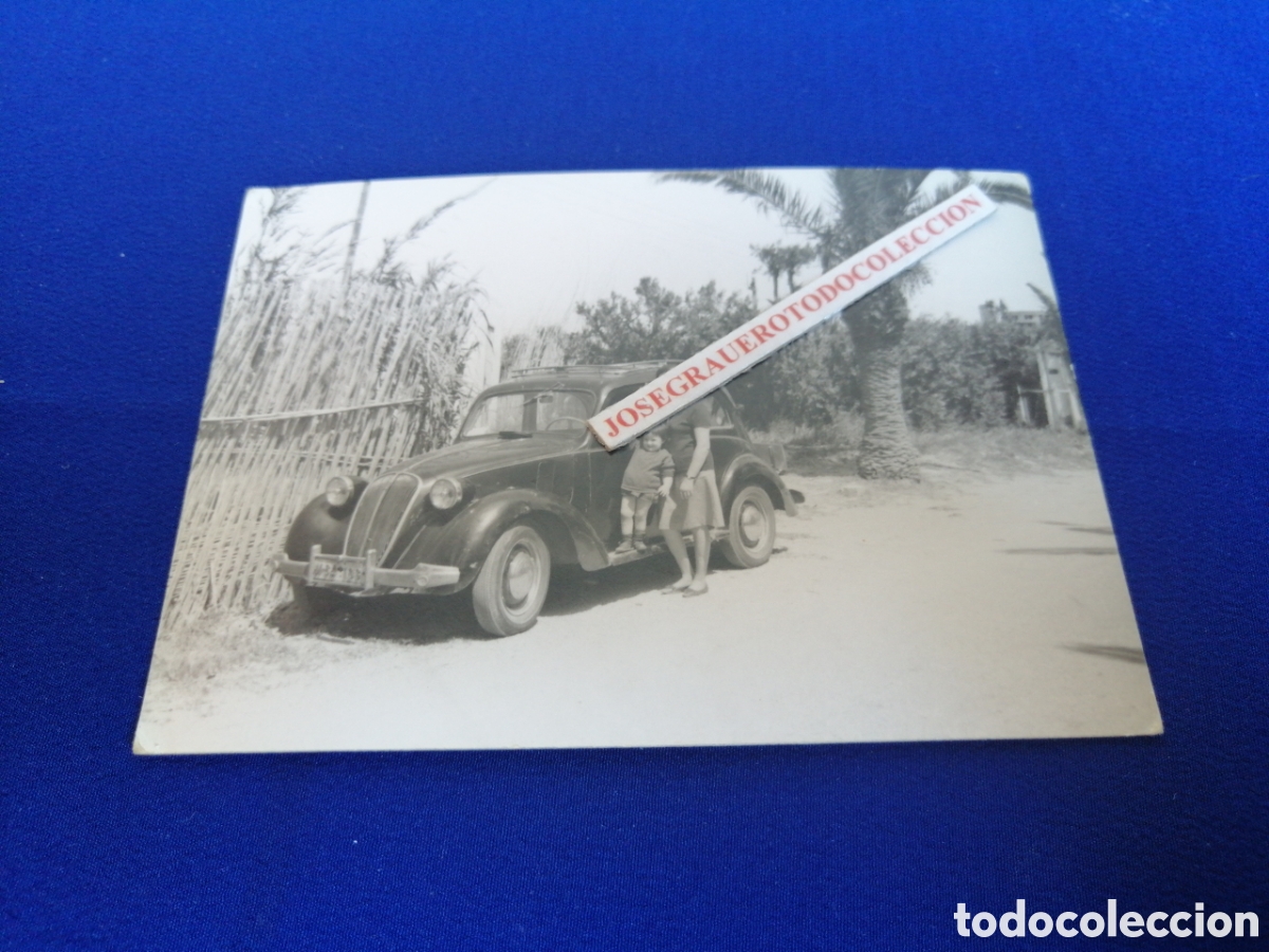 Fotografia antica: COCHE ANTIGUO CON MODELO FOTOGRAF&Iacute;A ANTIGUA