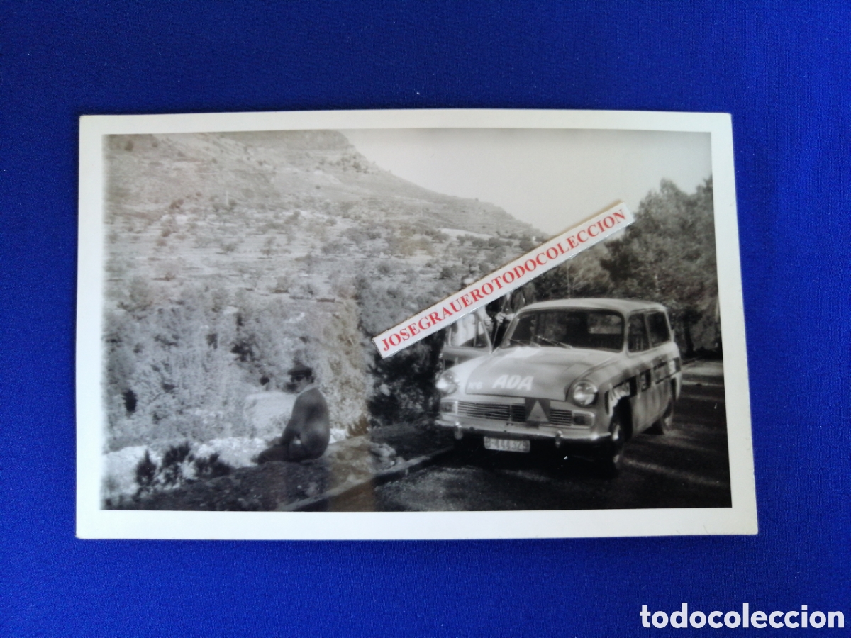 Fotografia antica: COCHE ANTIGUO CON MODELOS FOTOGRAF&Iacute;A ANTIGUA