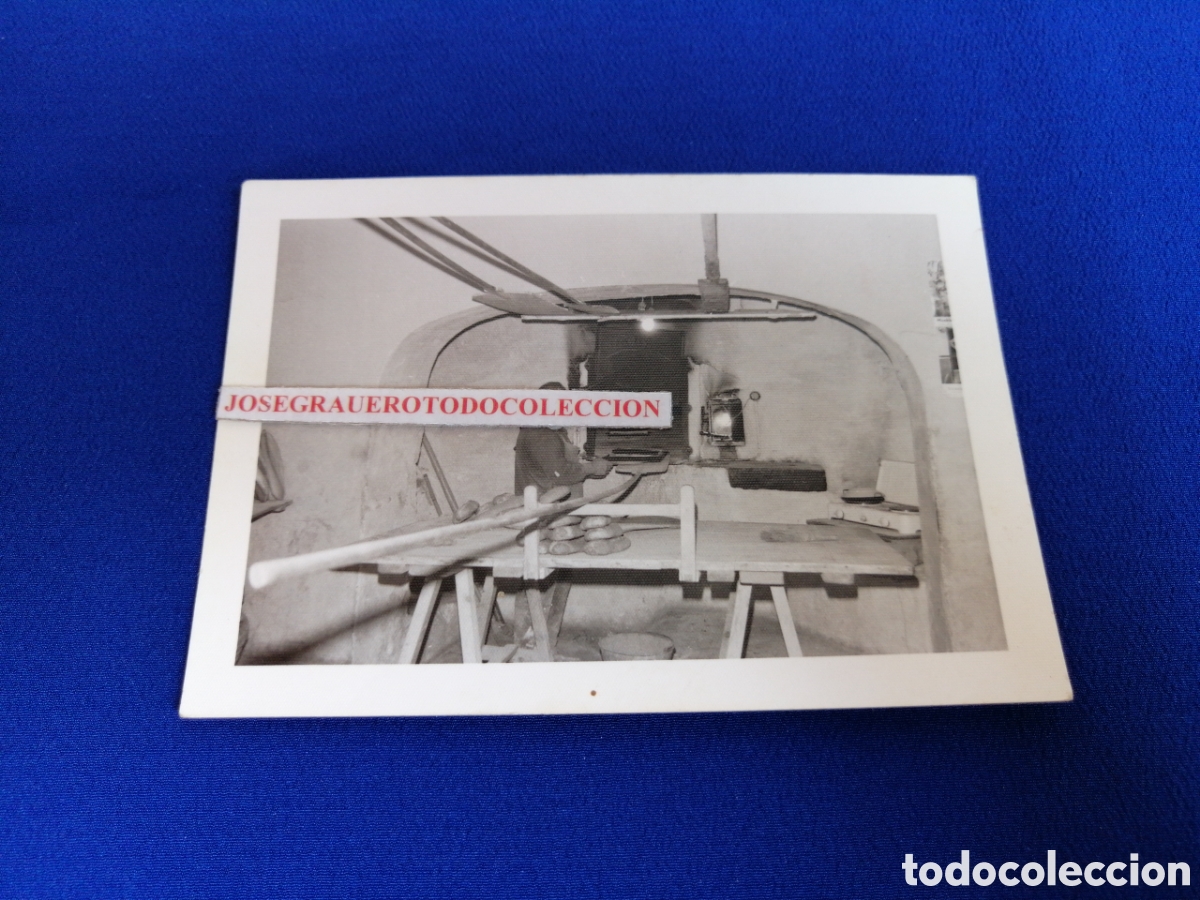 Fotografia antica: HORNERO EN EL HORNO CON PAN FOTOGRAF&Iacute;A ANTIGUA