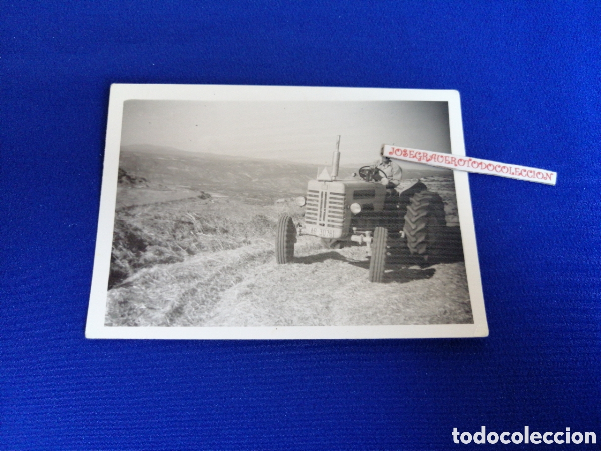 Fotograf&iacute;a antigua: TRACTOR CON MODELO A&Ntilde;O 1971 BALSA ELEVES FOTOGRAF&Iacute;A ANTIGUA