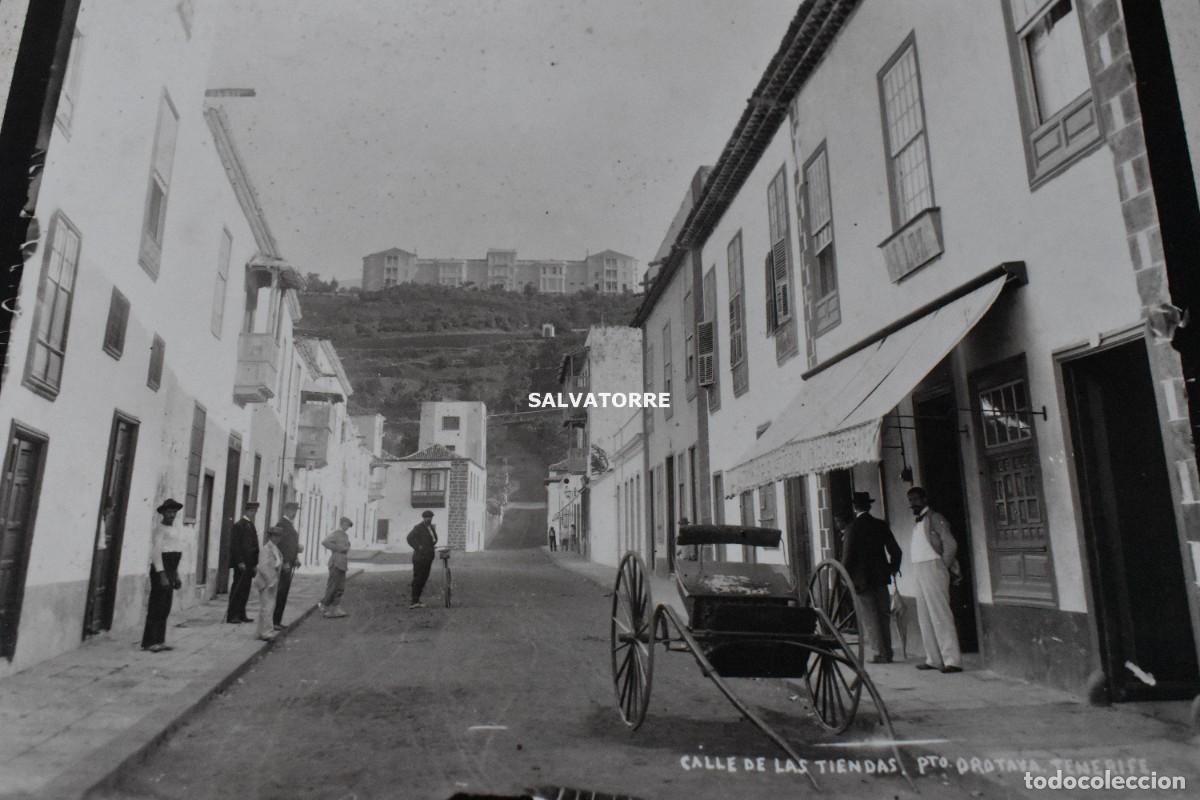 Fotografia antica: FOTOGRAFIA ANTIGUA TENERIFE. CALLE LAS TIENDAS PUERTO OROTAVA CRUZ 1890.EXCEPCIONAL . 270 X 215 M