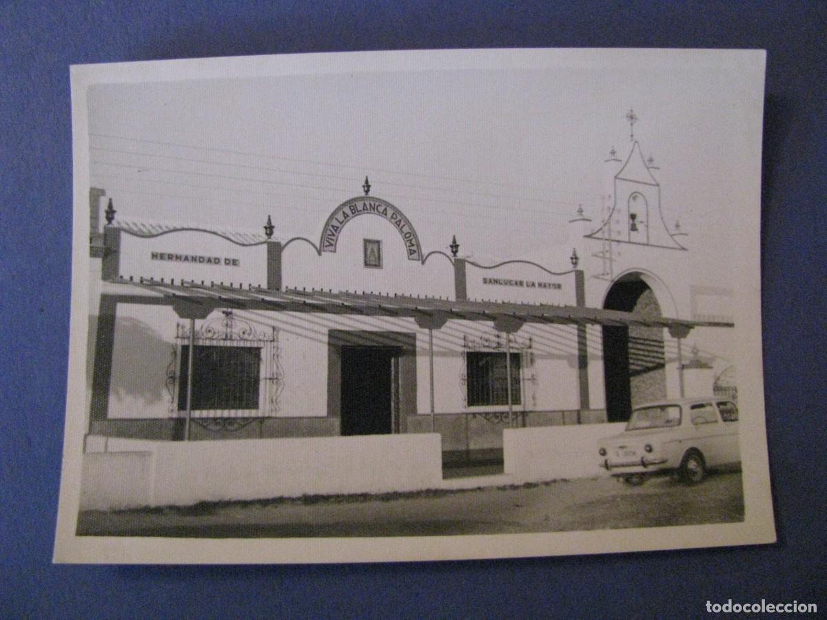 Fotografia antica: FOTOGRAF&Iacute;A DE SANLUCAR LA MAYOR. HERMANDAD DEL ROCIO. VIVA LA BLANCA PALOMA. 10,5X7,5 CM.