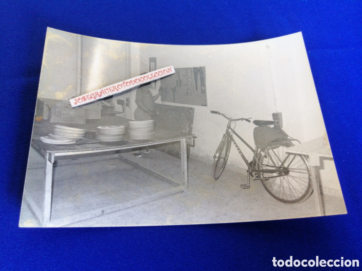 Alte Fotografie: BICICLETA EN TALLER FOTOGRAF&Iacute;A