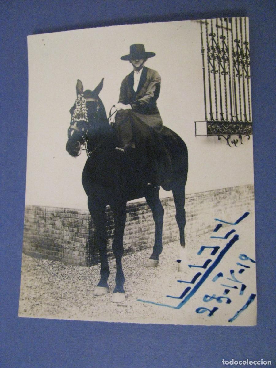 Fotografia antica: ANTIGUA FOTO. MUJER MONTADA A CABALLO. 1919. 9,5X7,5 CM.