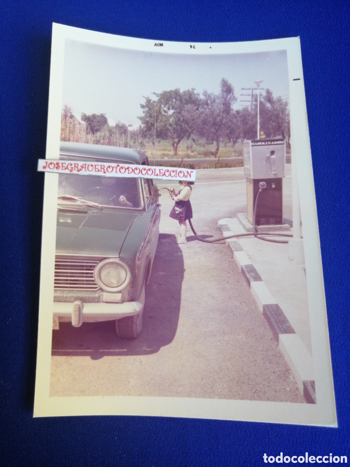 Antique Photography: SURTIDOR DE GASOLINA NI&Ntilde;A REPOSTANDO COCHE FOTOGRAF&Iacute;A ANTIGUA