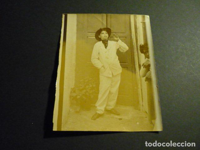 Fotografia antica: MUJER DISFRAZADA DE HOMBRE HACIA 1900 ANTIGUA ALBUMINA 9 X 12 CMTS