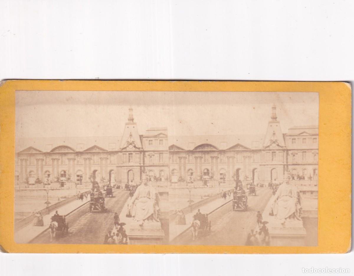 Antique Photography: Estereosc&oacute;pica alb&uacute;mina. Puente del Louvre Paris . No figura fot&oacute;grafo. Coches de caballos.