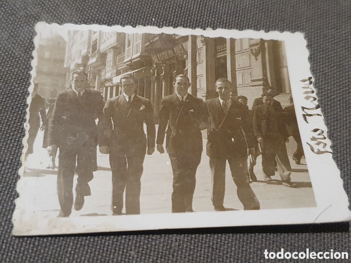 Fotografia antiga: Fotograf&iacute;a. Estudiantes en los Cantones de La Coru&ntilde;a. (L3)