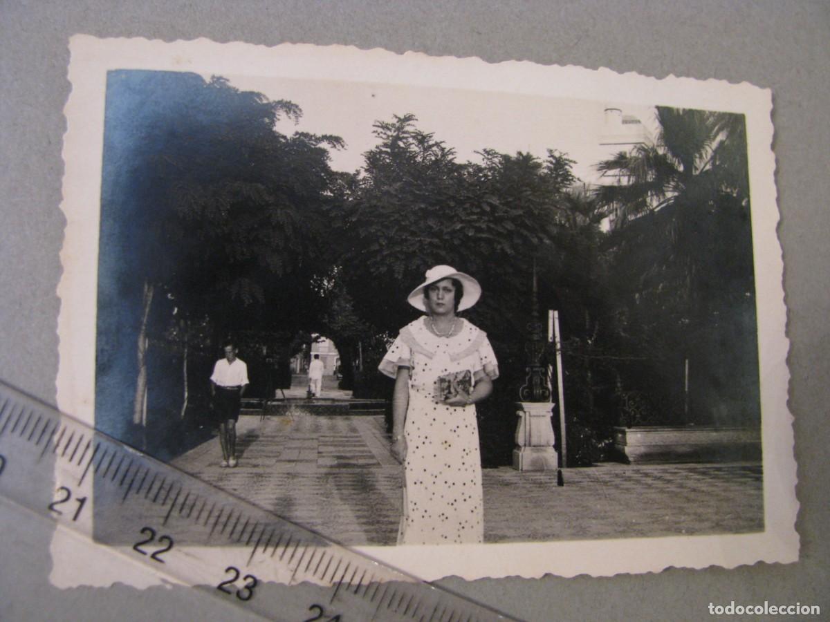 Antique Photography: FOTO DE CADIZ. ALAMEDA APODACA. 12 AGOSTO 1933. 8,5X6 CM.