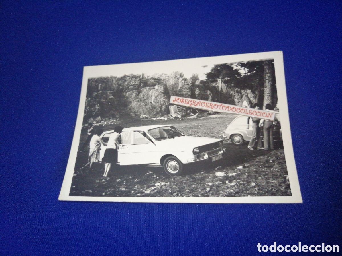 Alte Fotografie: RENAULT 12 CON MODELOS FOTOGRAF&Iacute;A ANTIGUA