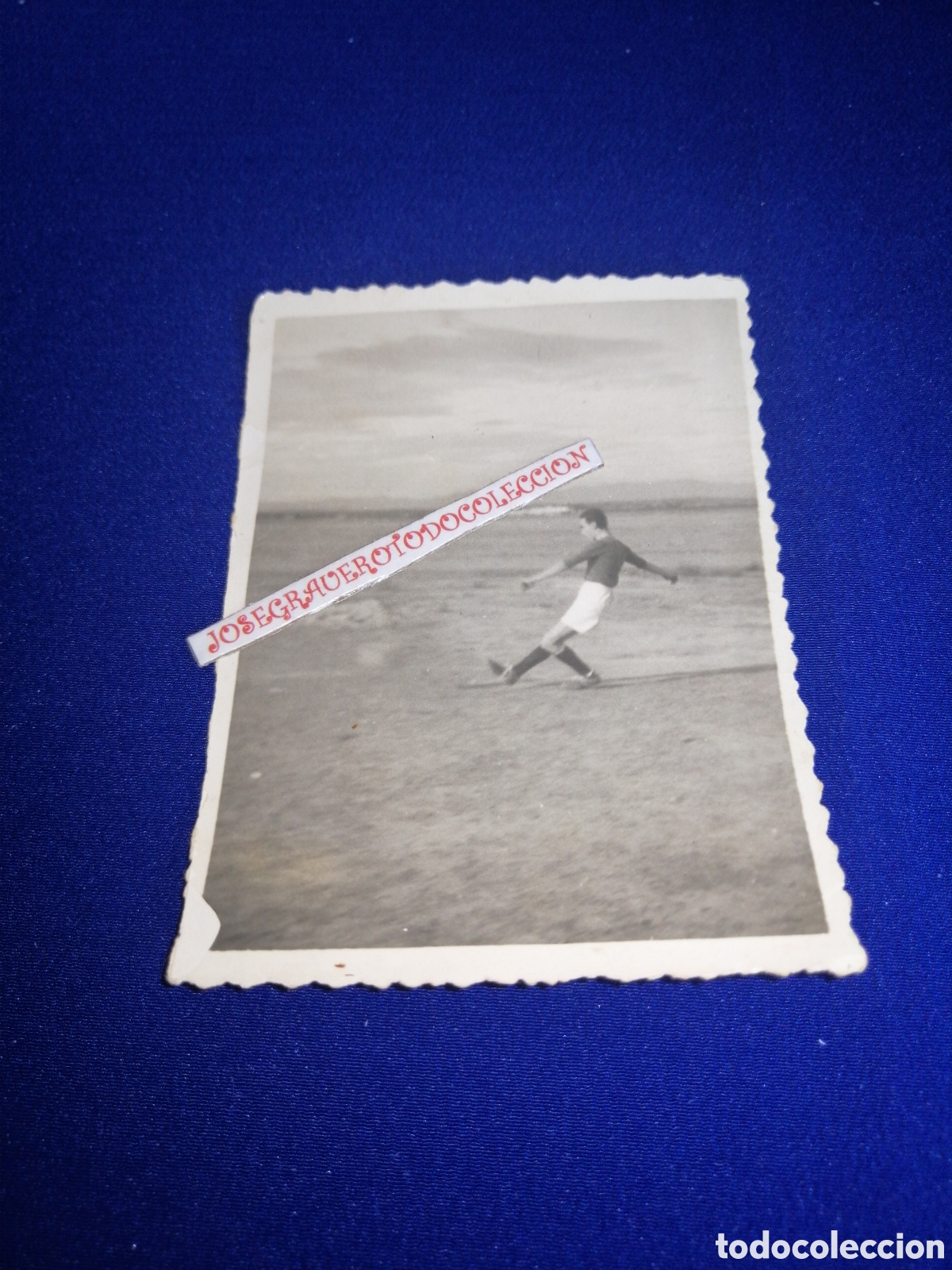 Fotografia antica: FUTBOLISTA PEGADA AL BALON FOTOGRAF&Iacute;A ANTIGUA CON SELLO FOTOGRAFICO