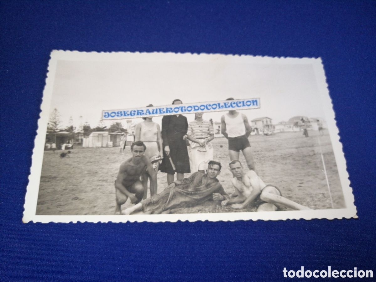 Fotograf&iacute;a antigua: PLAYA CON MODELOS POSANDO A&Ntilde;O 1942 FOTOGRAF&Iacute;A ANTIGUA