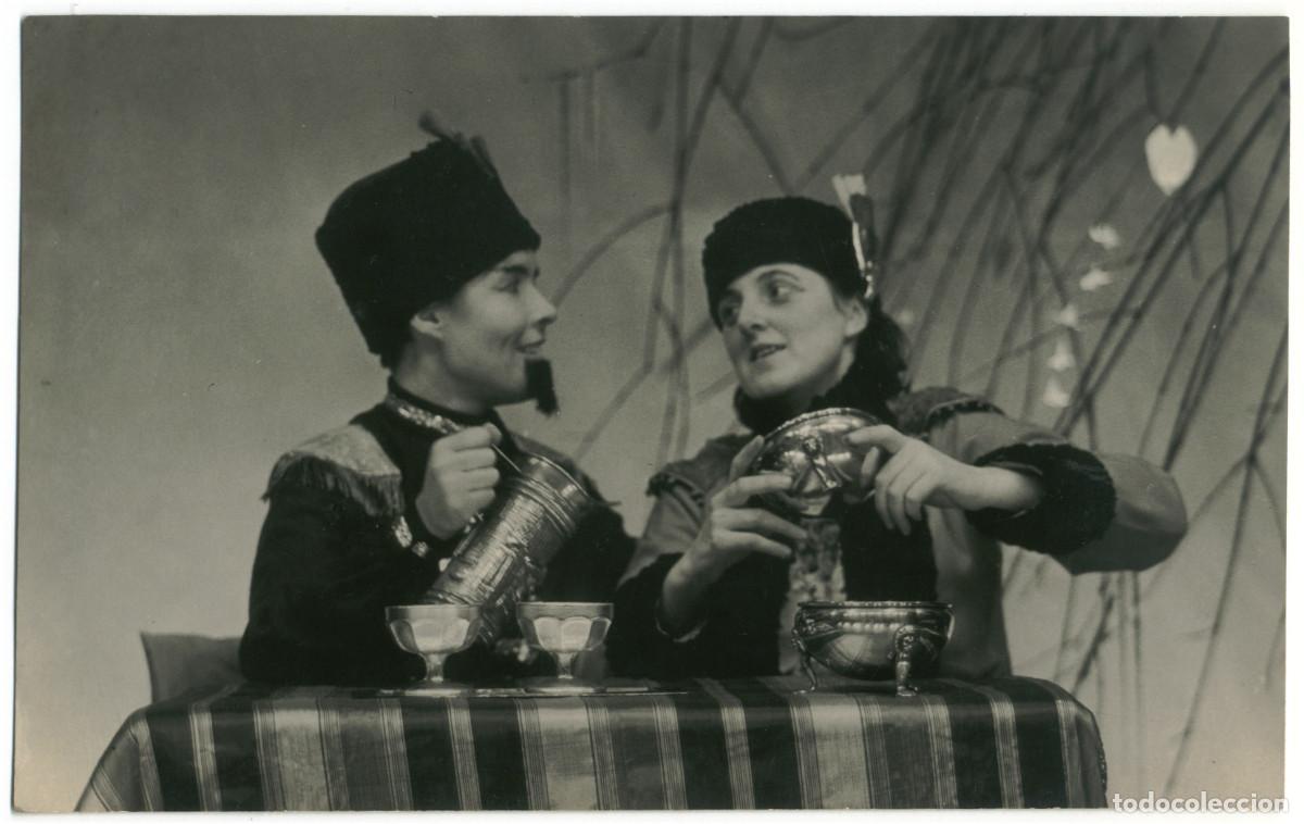 Alte Fotografie: Teatro Aficionado_Amateur Stage (Kingston). Casa de t&eacute; bajo la luna de agosto (?)