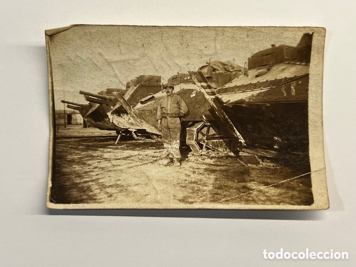 Fotografia antiga: LORRAINE LORENA, Francia&hellip; Primera Guerra Mundial. Tanques Carros de Combate.. (h.1918)