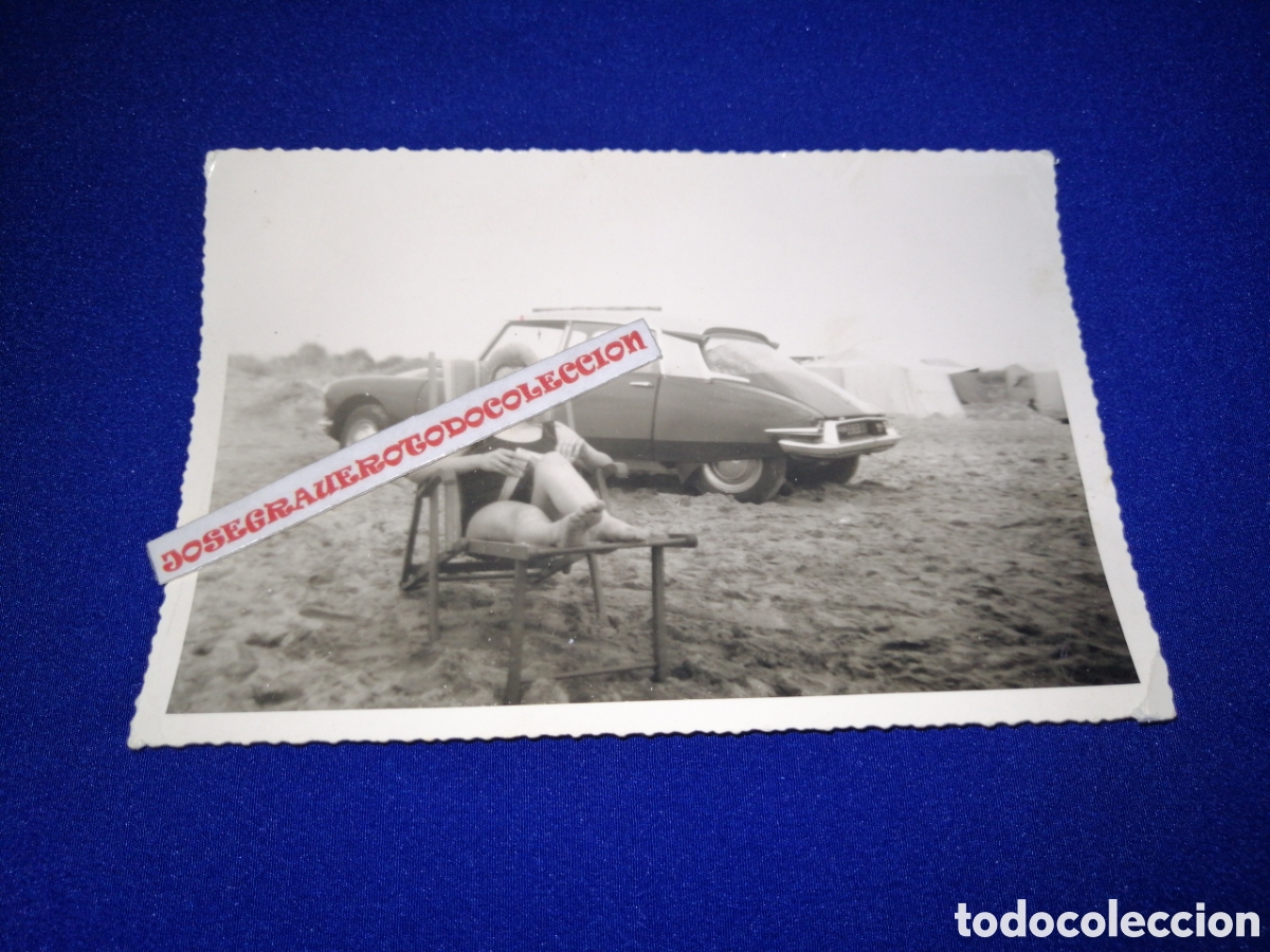 Fotograf&iacute;a antigua: CITROEN DS A&Ntilde;O 1963 COCHE ANTIGUO CON MODELO