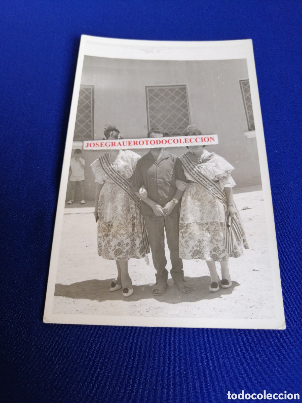 Photographie ancienne: FALLERA MODELOS 1965 POSANDO FOTOGRAF&Iacute;A ANTIGUA CON SELLO FOTOGR&Aacute;FICO MANISES