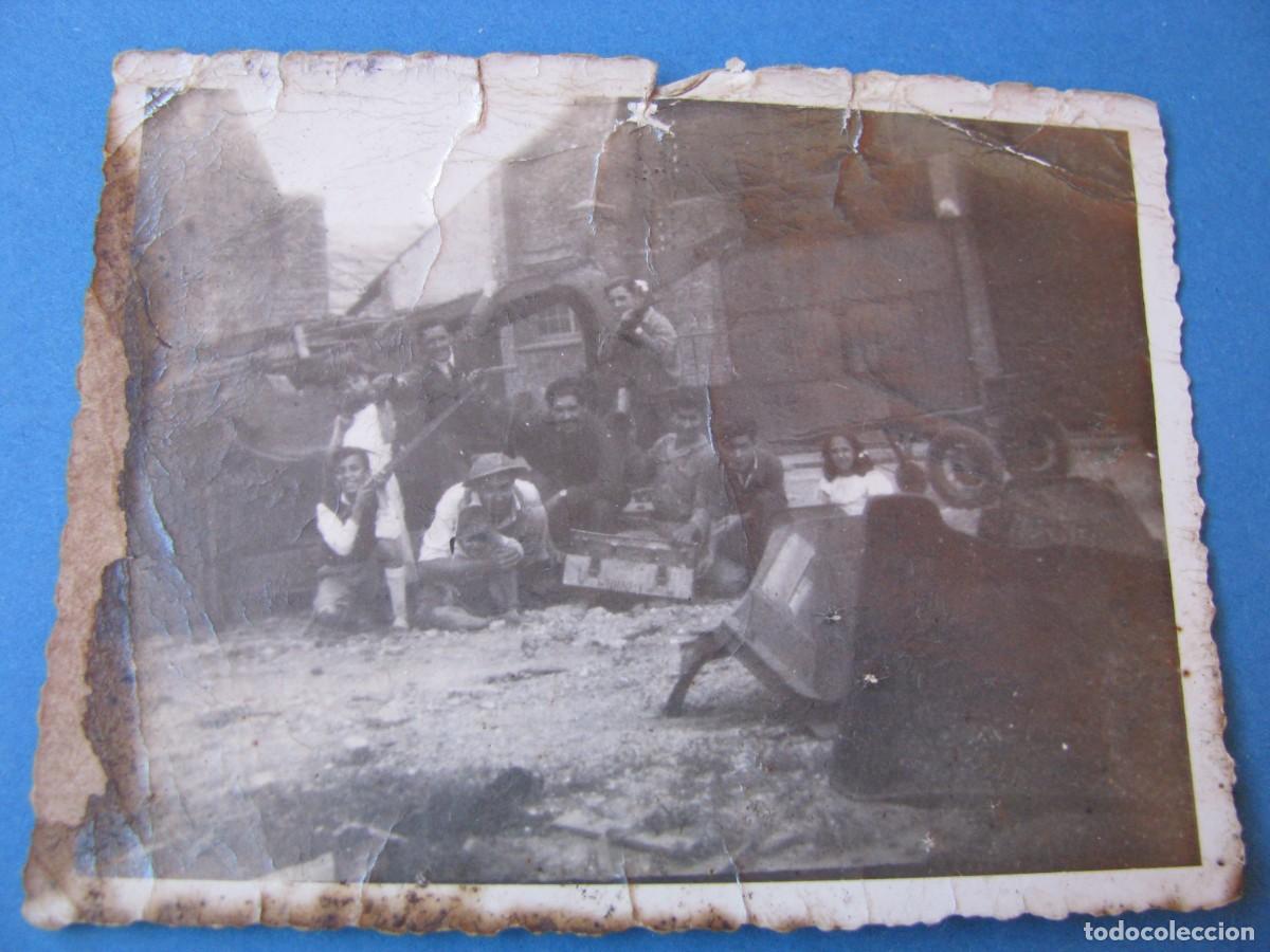 Antique Photography: FOTO SIN LOCALIZAR EL LUGAR, NI EL A&Ntilde;O. 8,5X6,5 CM. MAL ESTADO.