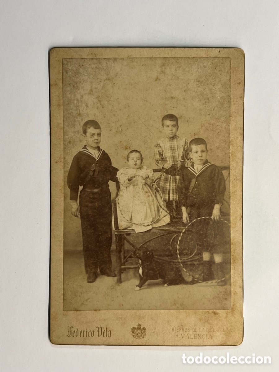 Fotografia antica: VALENCIA Fotograf&iacute;a Grupo de Ni&ntilde;os con aros. Familia de Salelles. Federico Vela, fot&oacute;grafo (h.1870?)