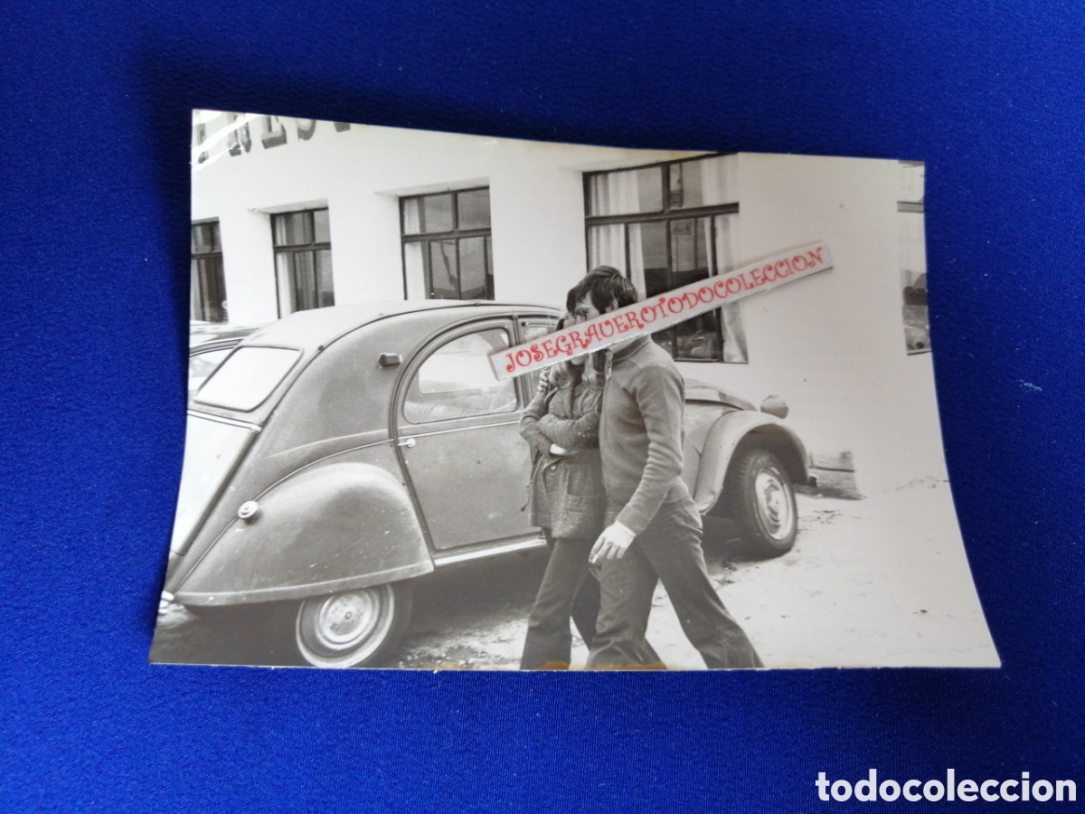 Fotograf&iacute;a antigua: CITROEN 2CV CON MODELOS FOTOGRAF&Iacute;A ANTIGUA