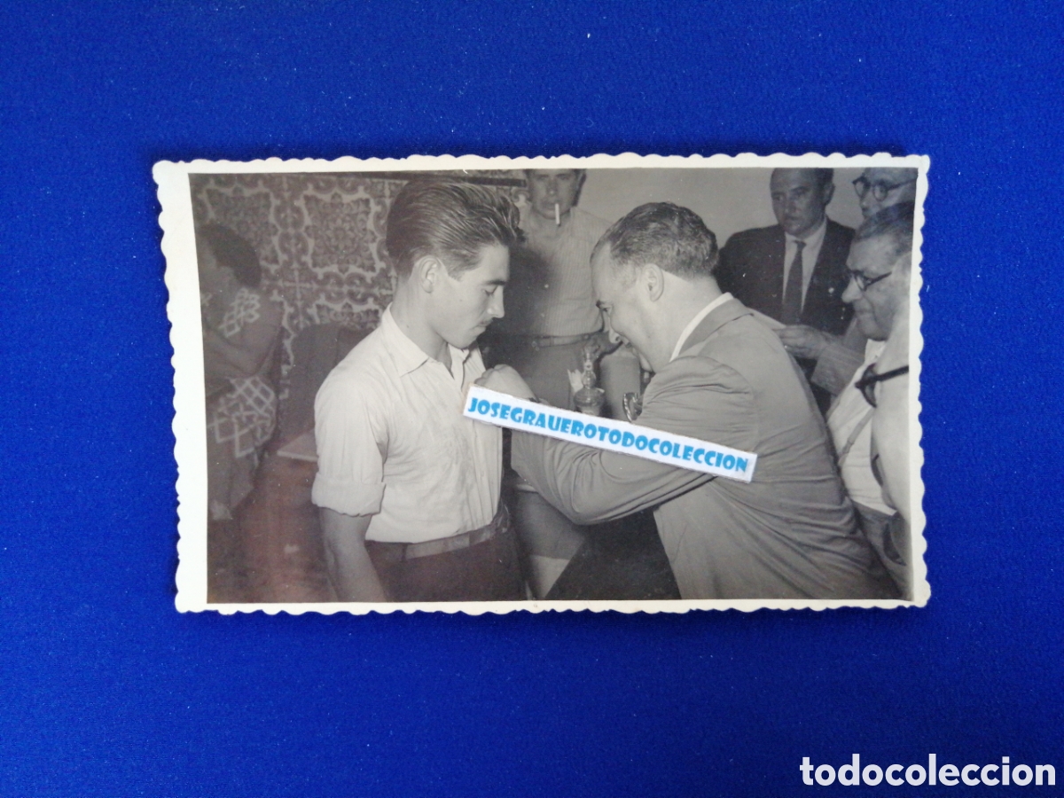 Antique Photography: JUGADOR DE F&Uacute;TBOL IMPOSICION INSIGNIA FOTOGRAF&Iacute;A ANTIGUA CON SELLO FOTOGR&Aacute;FICO MANISES