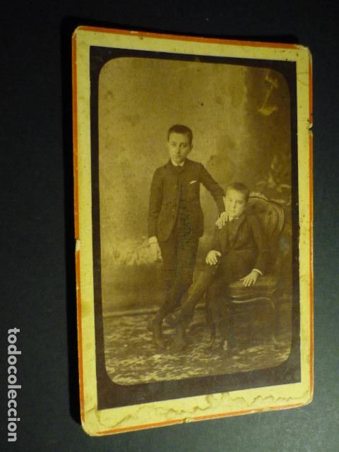 Fotografia antiga: ALMERIA J. ALONSO Y PASCUAL FOTOGRAFO RETRATO DE HERMANOS ALBUMINA HACIA 1880 10,5 X 16,5 CMTS