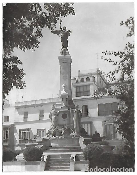 Fotografia antiga: FOTOGRAFIA MONUMENTO EN LA ALAMEDA APODACA DEL MARQUES DE COMILLAS - ALBUMINA-3903