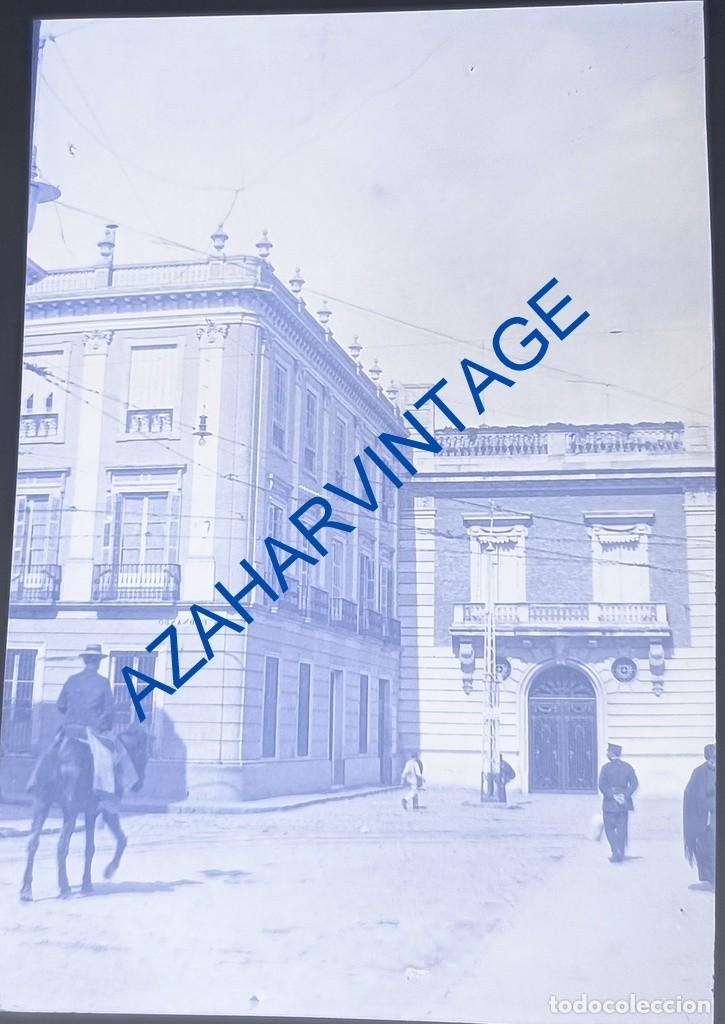 Alte Fotografie: ANTIQUISIMO CLICHE ORIGINAL, CELULOIDE, SEVILLA, CALLE SAN FERNANDO, POLICIA MUNICIPAL, 60X44MM