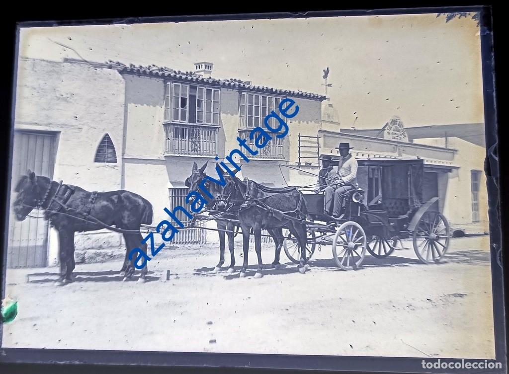 Fotografia antica: ANTIQUISIMO CLICHE ORIGINAL, CRISTAL, ZONA DE MALAGA, COCHE CABALLO, BODEGA ANDALUZA 90X65MM