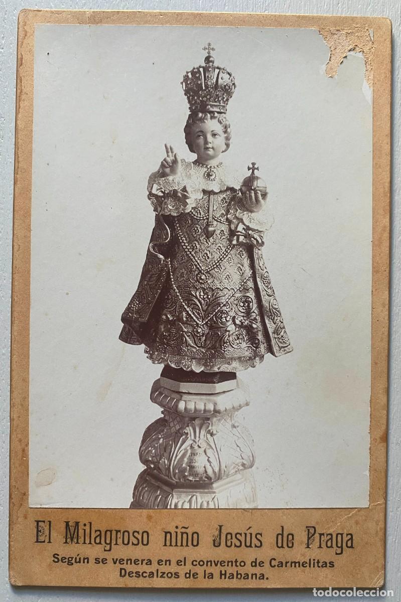 Fotografia antica: FOTOGRAFIA ALBUMINA DE EL MILAGROSO NI&Ntilde;O JESUS DE PRAGA, SEGUN SE VENERA EN EL CONVENTO DE CARMELITA