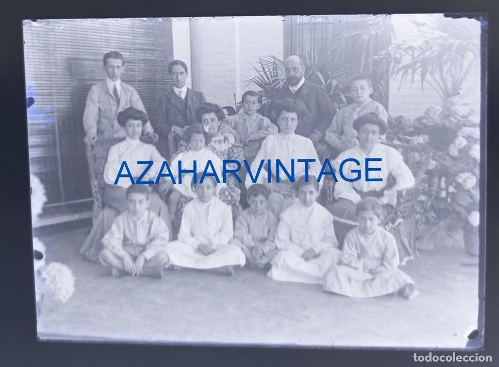 Fotografia antica: ANTIQUISIMO CLICHE ORIGINAL, CRISTAL, FAMILIA, ESCENA COSTUMBRISTA, 90X120MM