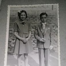 Fotografía antigua: ESPAÑA - NIÑO RAFAEL PÉREZ DE COMUNIÓN Y NIÑA Mª CARMEN - 30 MAYO 1947 - FOTOS FRÍAS, MADRID