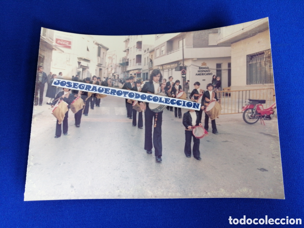 Fotografia antica: FALLAS ALDAYA A&Ntilde;OS 80 BANDA TAMBORES PASACALLE FOTOGRAF&Iacute;A ANTIGUA CON SELLO FOTOS HANS (ALDAYA)