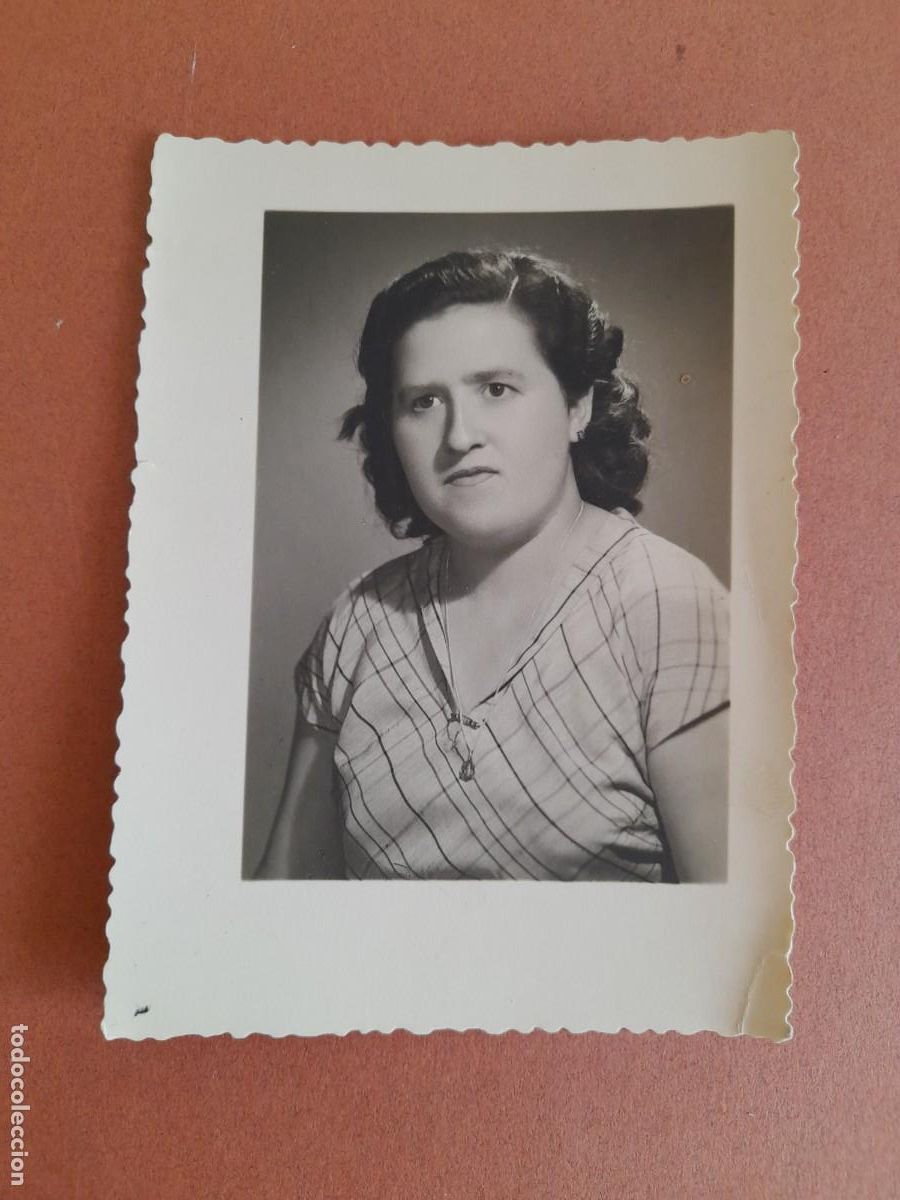 Fotografia antica: antigua foto de se&ntilde;ora , a&ntilde;os 50 aprox, sello de fotografo ilegible (8x11cm aprox)