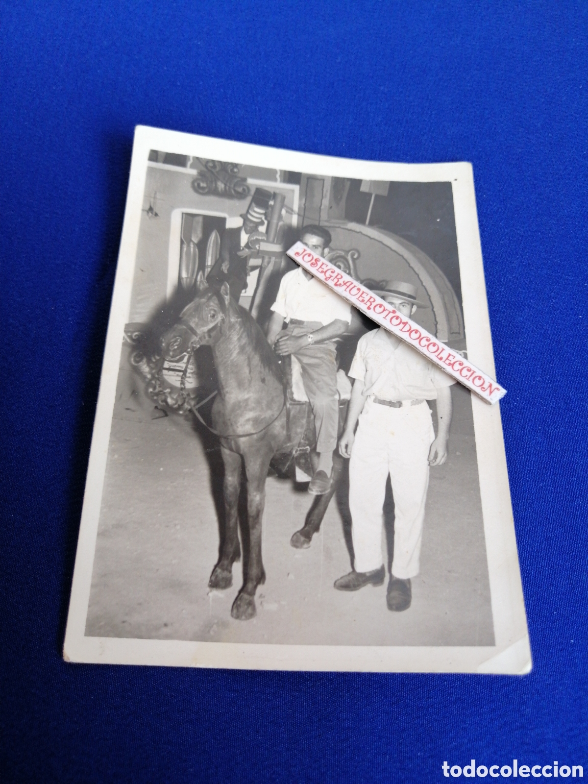 Photographie ancienne: FERIA PARQUE DE ATRACCIONES CON CABALLO Y MODELOS POSANDO FOTOGRAF&Iacute;A ANTIGUA
