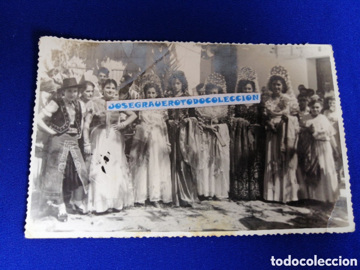 Fotograf&iacute;a antigua: MODELOS EN TRAJE REGIONAL TEJA Y MANTILLA FOTOGRAF&Iacute;A ANTIGUA