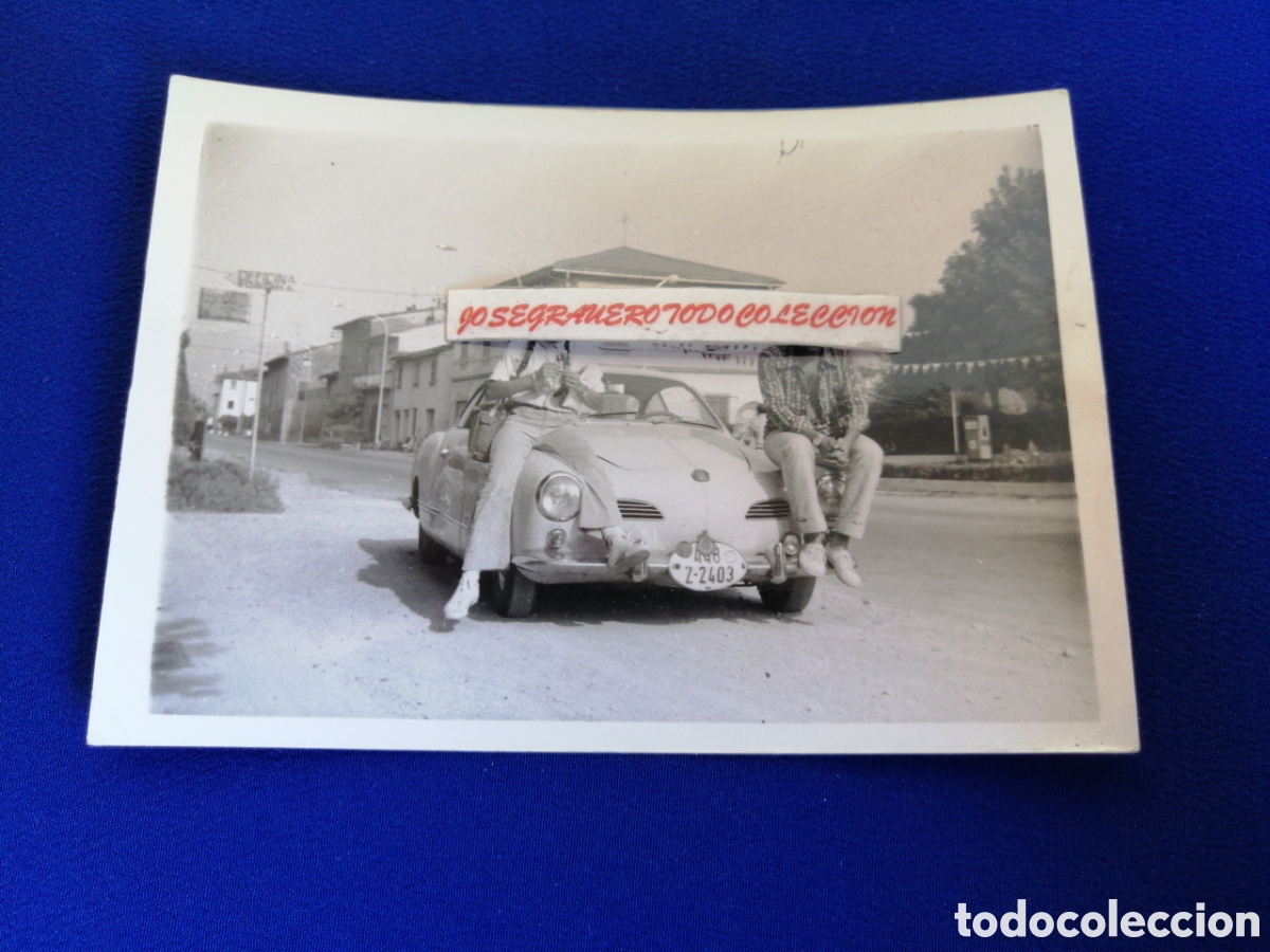 Fotografia antica: WOLSWGEN KARMANN COCHE CON MODELOS FOTOGRAF&Iacute;A ANTIGUA