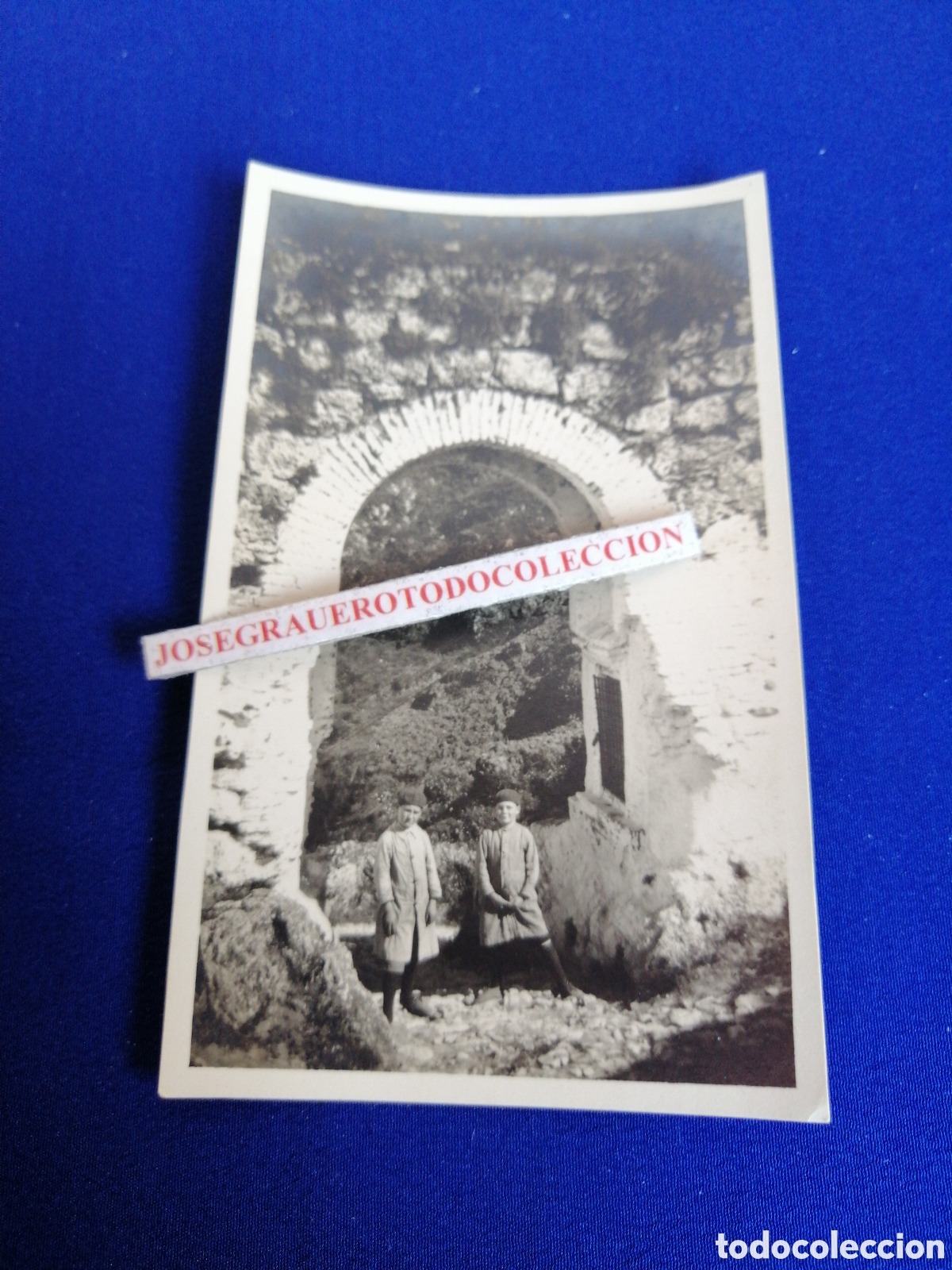 Alte Fotografie: GRANDADA CON MODELOS EN ARCADA FOTOGRAF&Iacute;A ANTIGUA